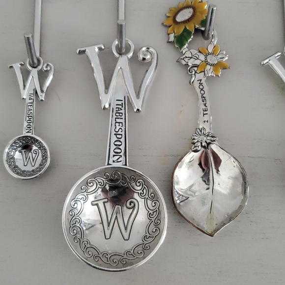 Measuring spoon "W" and sunflowers - Picture 3 of 8